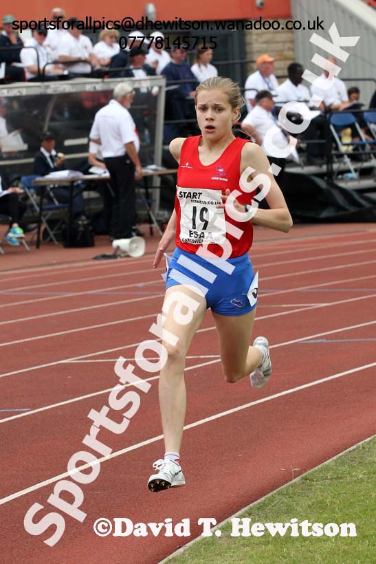 Junior girls 800 metres, 2015 English Schools Track and Field Champs., Gateshead Stadium. Photo: David T. Hewitson/Sports for All Pics